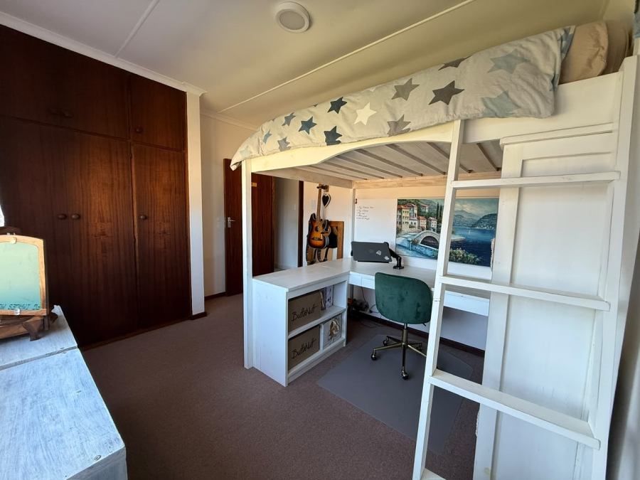 4 Bedroom Property for Sale in Fraaiuitsig Western Cape